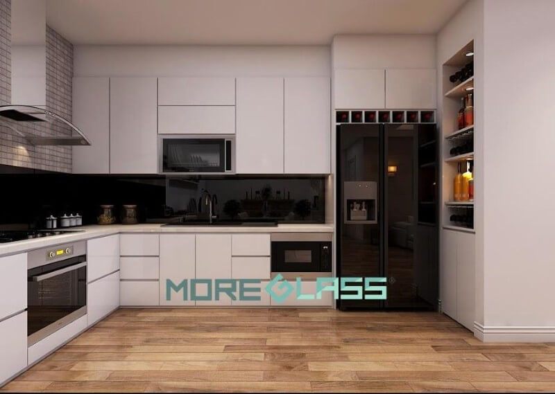 Bố trí mẫu kính ốp bếp màu đen cổ điển, cao cấp cho phòng bếp chung cư, nhà ở, biệt thự.